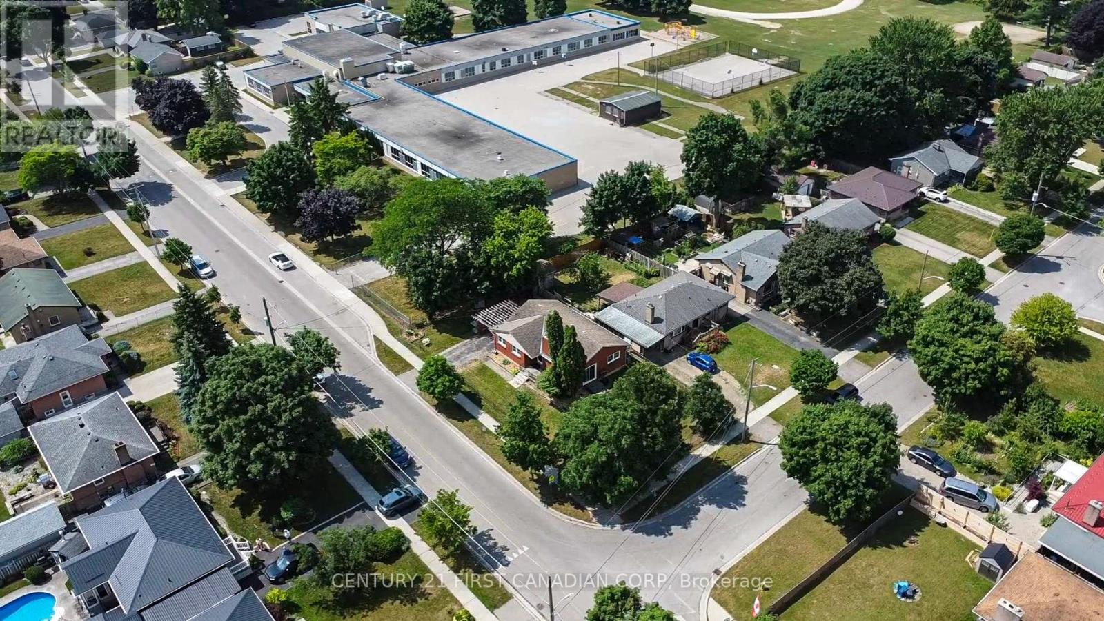 1721 MOFFATT AVENUE - 44