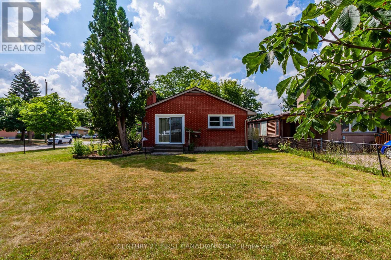 1721 MOFFATT AVENUE - 8
