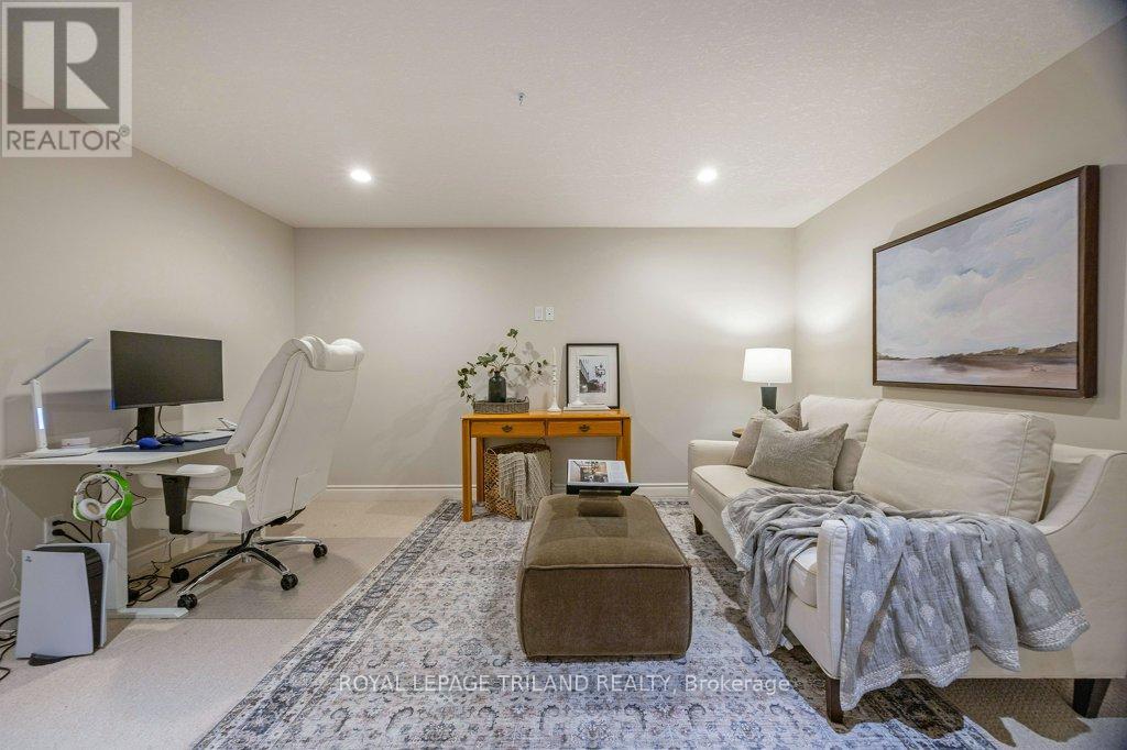 #67 70 TANOAK DRIVE - 32