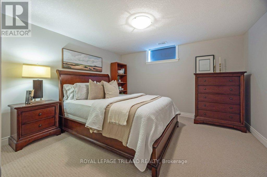#67 70 TANOAK DRIVE - 34