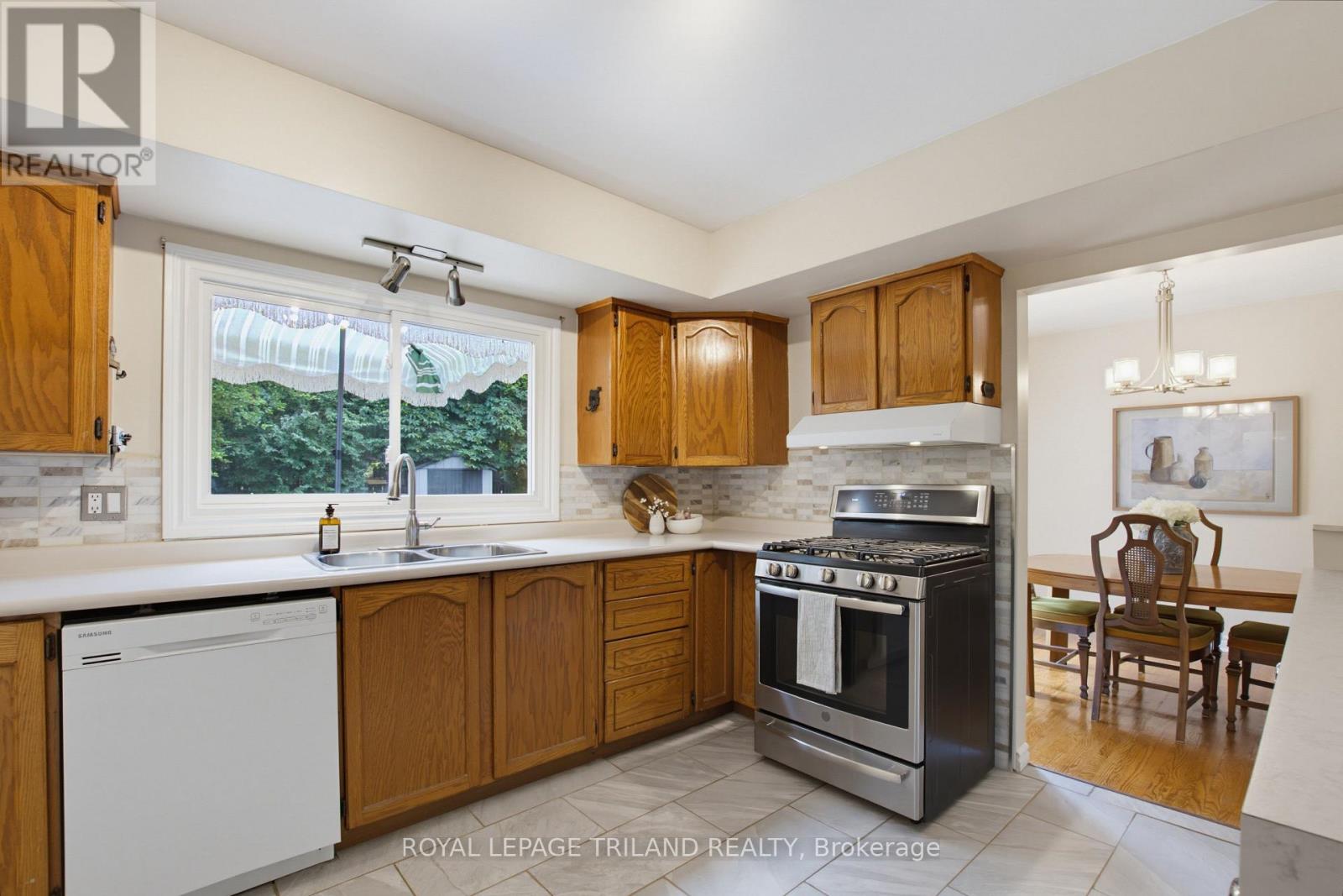 203 TAVISTOCK ROAD - 15