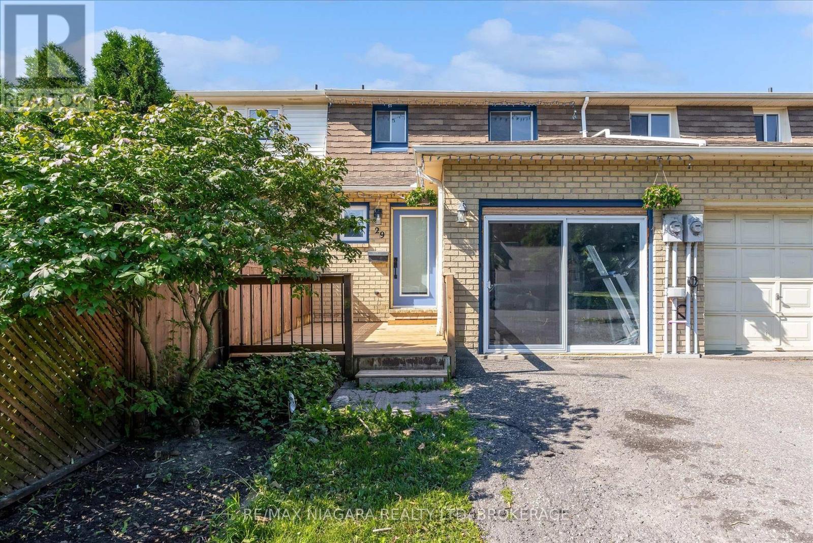 29 ROMY CRESCENT - 1
