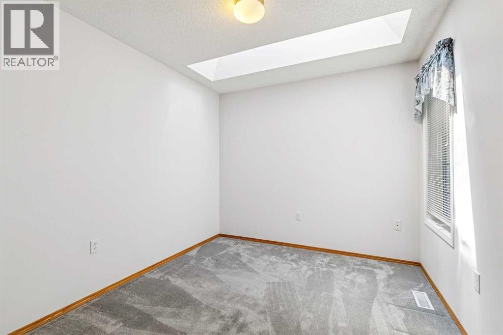#38 105 Elm Place - 26