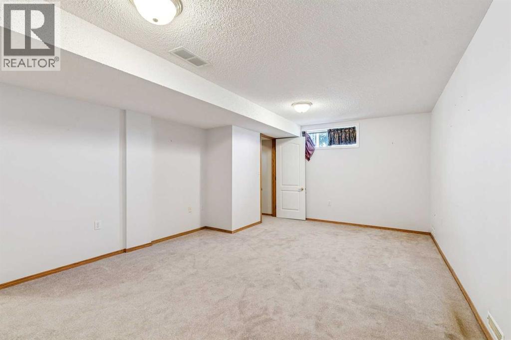 #38 105 Elm Place - 33