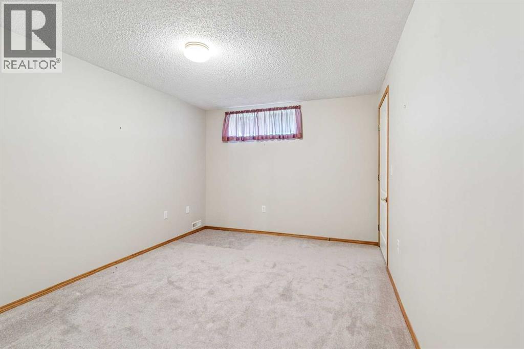 #38 105 Elm Place - 36