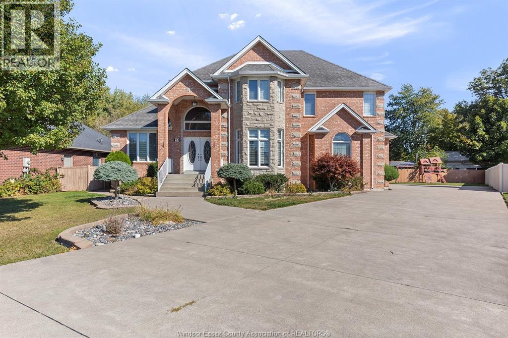21 LAURENTIA DRIVE - 1