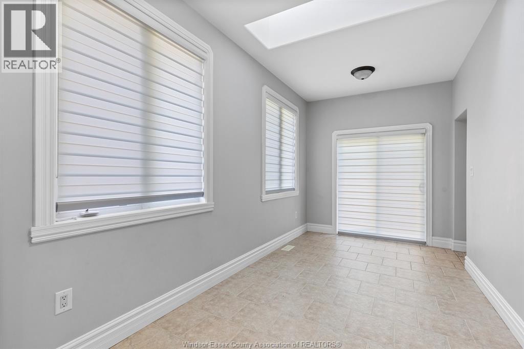 21 LAURENTIA DRIVE - 14