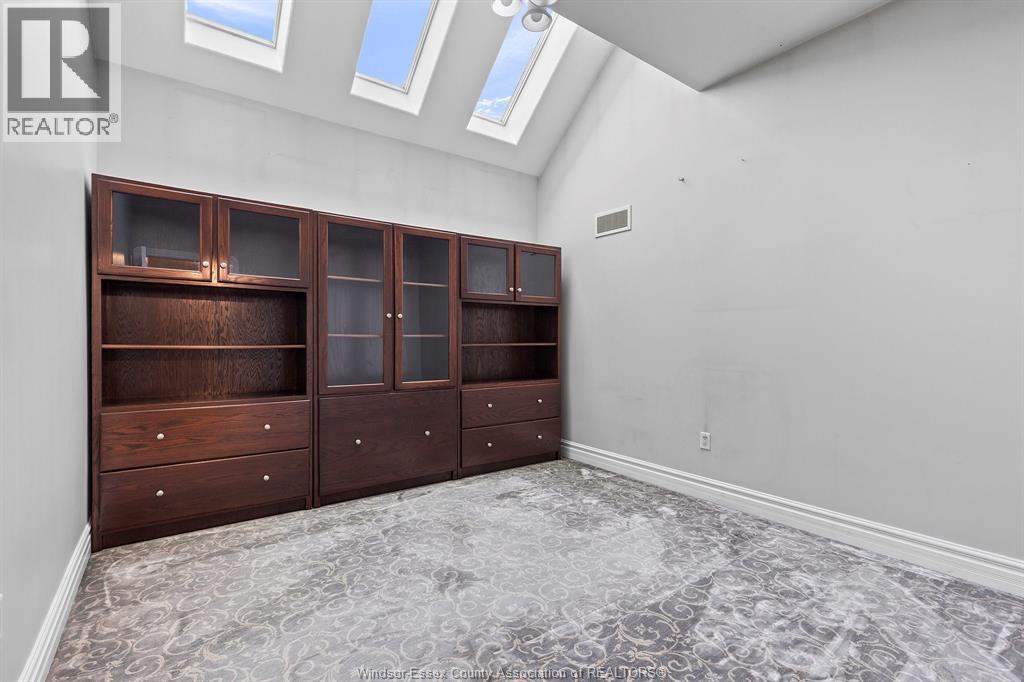 21 LAURENTIA DRIVE - 17