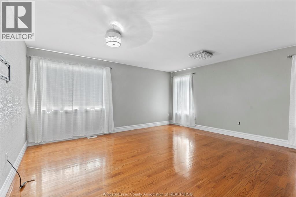 21 LAURENTIA DRIVE - 18
