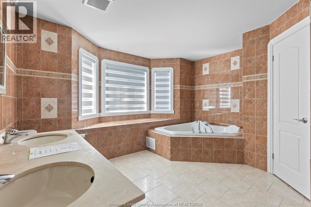 21 LAURENTIA DRIVE - 19