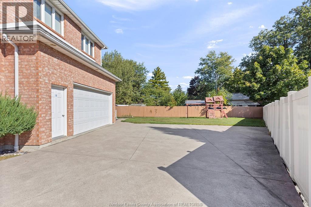21 LAURENTIA DRIVE - 2