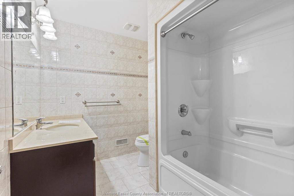 21 LAURENTIA DRIVE - 20