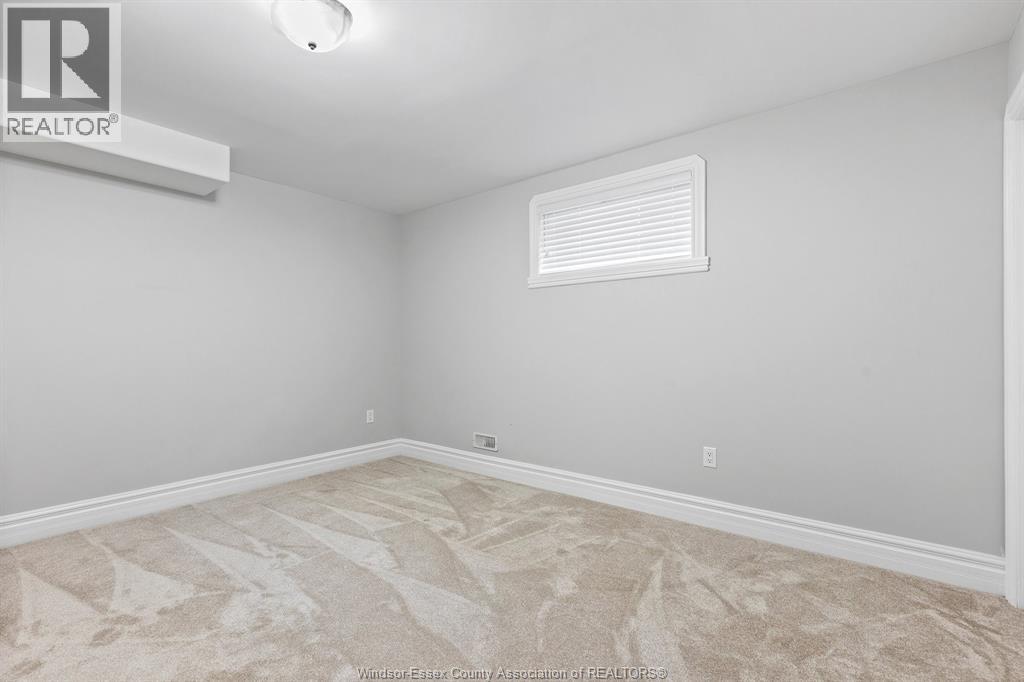 21 LAURENTIA DRIVE - 27