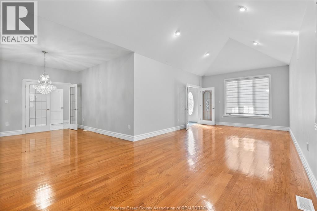 21 LAURENTIA DRIVE - 6