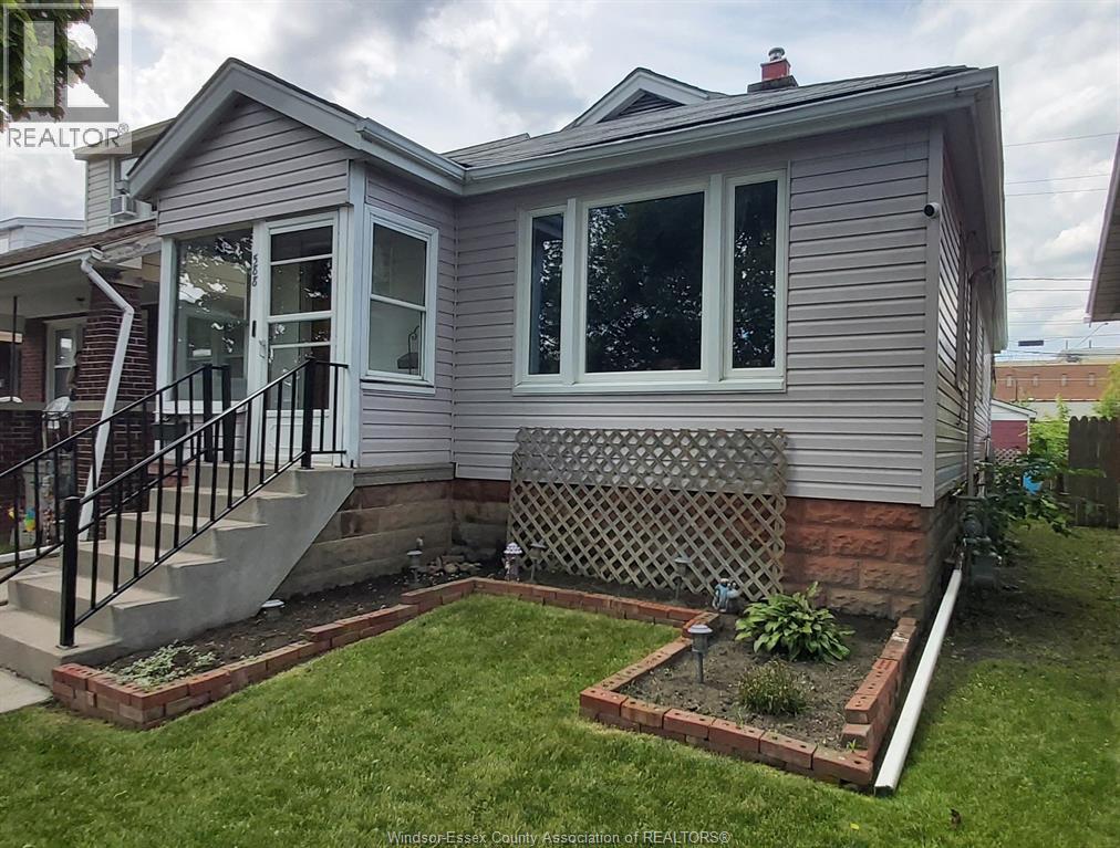 588 IRVINE AVENUE - 1