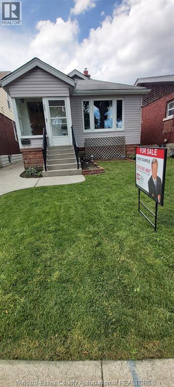 588 IRVINE AVENUE - 3