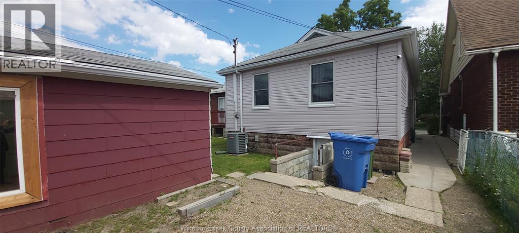 588 IRVINE AVENUE - 33