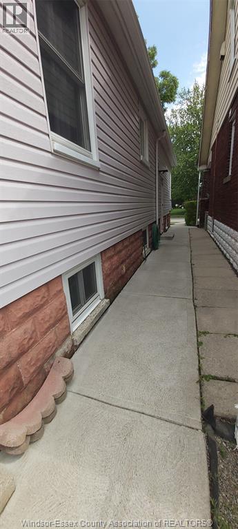 588 IRVINE AVENUE - 36