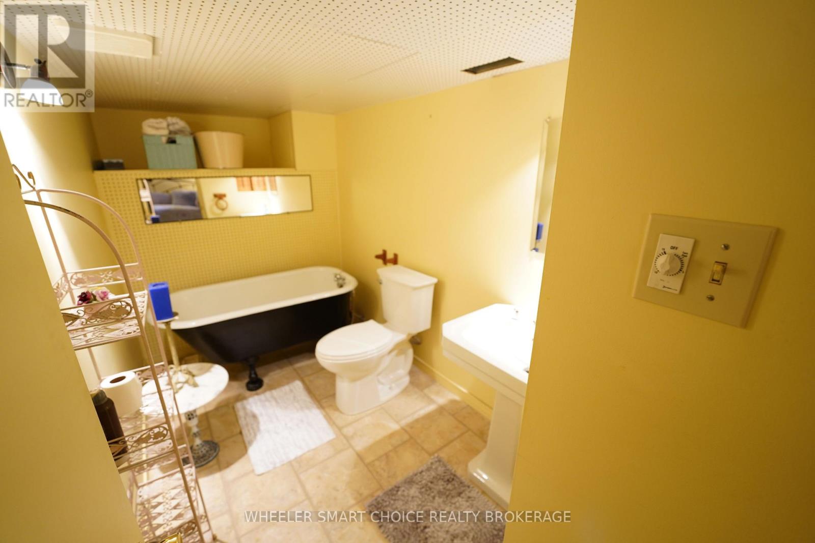543 FIFTH STREET E - Image 31