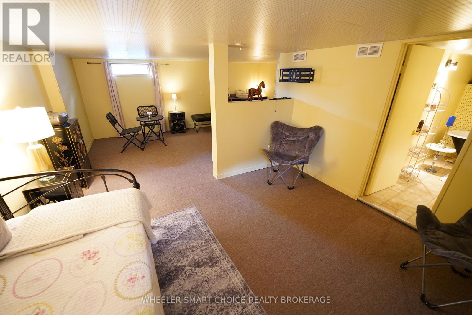 543 FIFTH STREET E - Image 32
