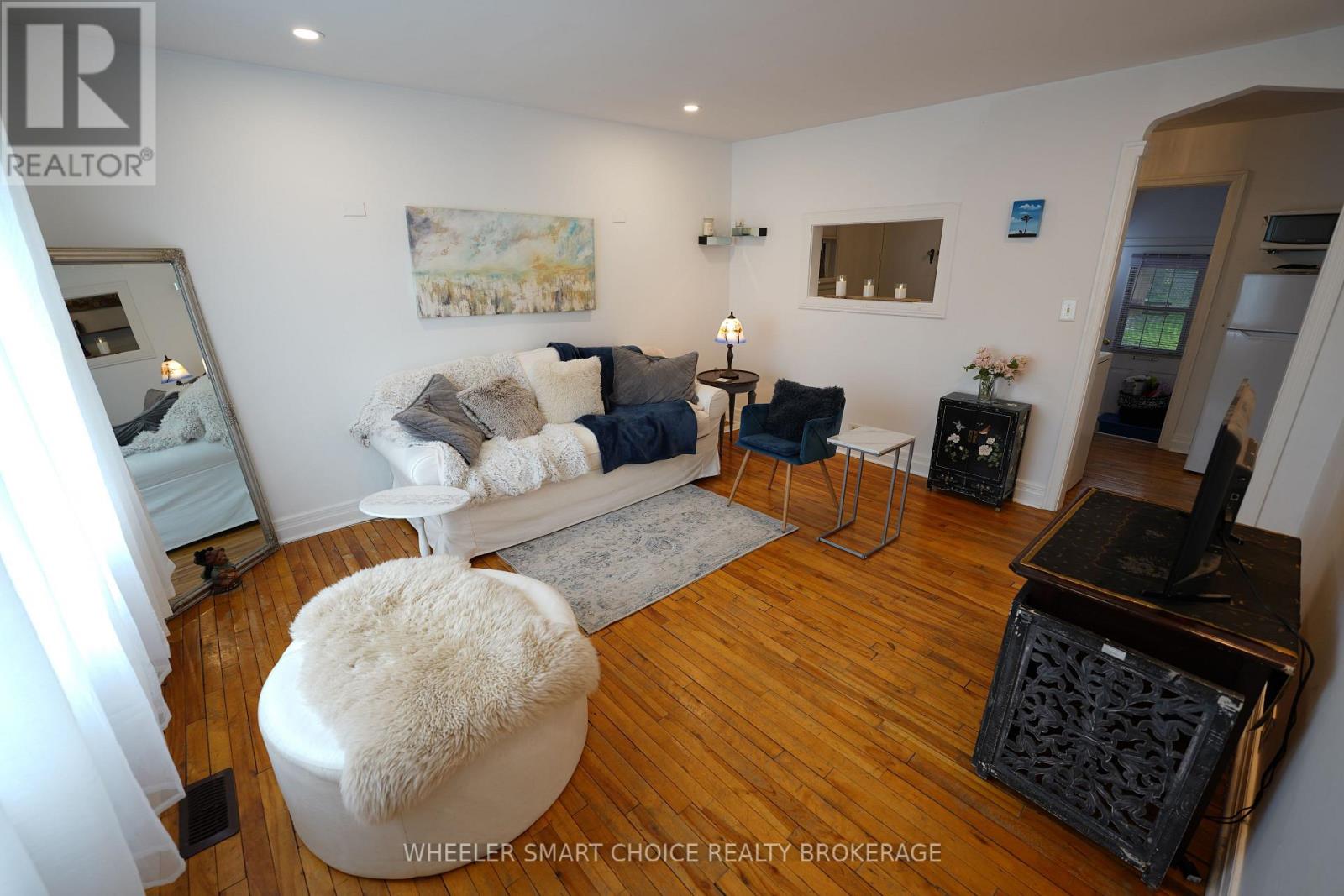 543 FIFTH STREET E - Image 4