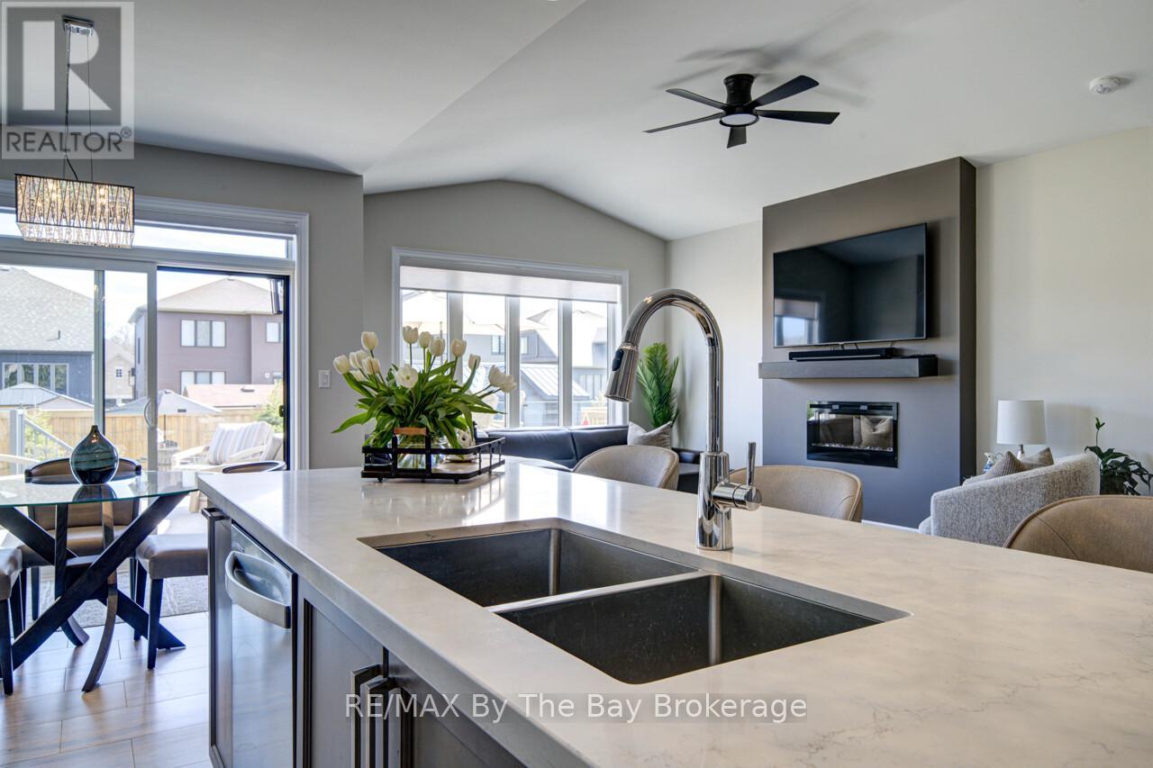 194 MAPLESIDE DRIVE - 14