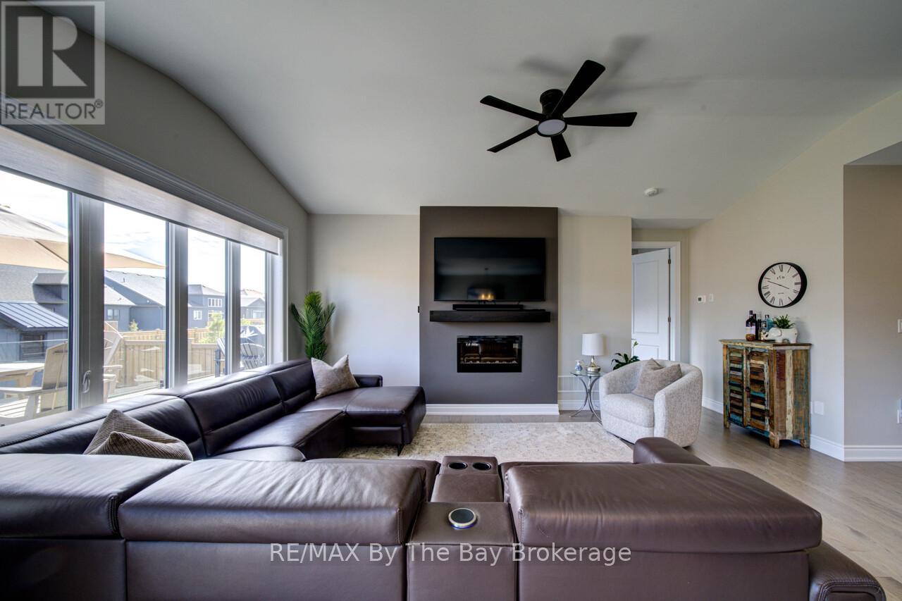 194 MAPLESIDE DRIVE - 17