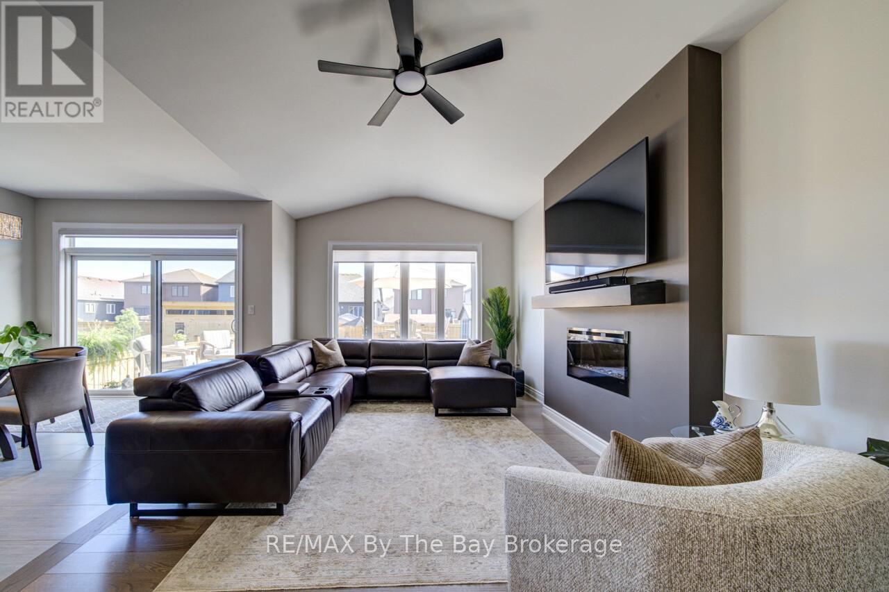 194 MAPLESIDE DRIVE - 19
