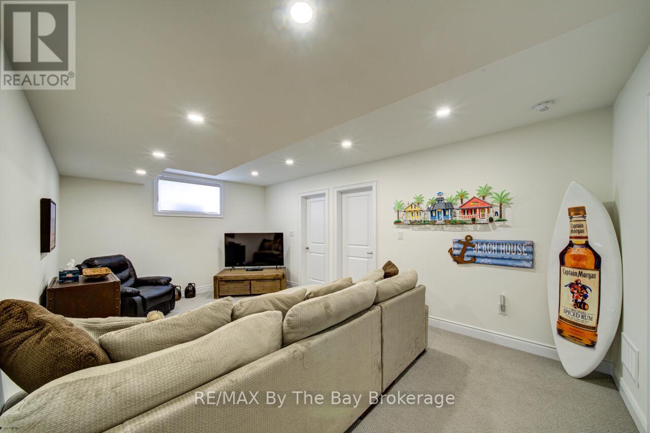 194 MAPLESIDE DRIVE - 24