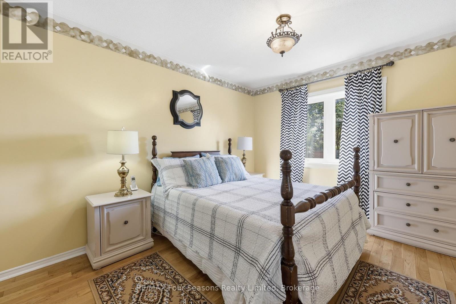 32 FAITHKNIGHT COURT - 25