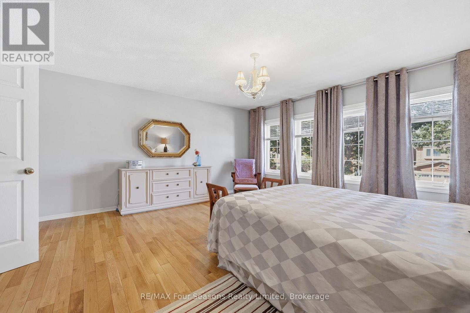 32 FAITHKNIGHT COURT - 32