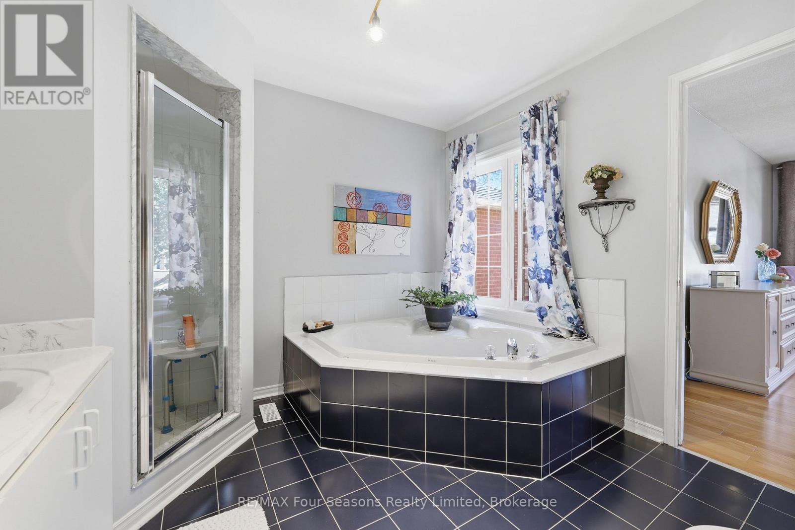 32 FAITHKNIGHT COURT - 34