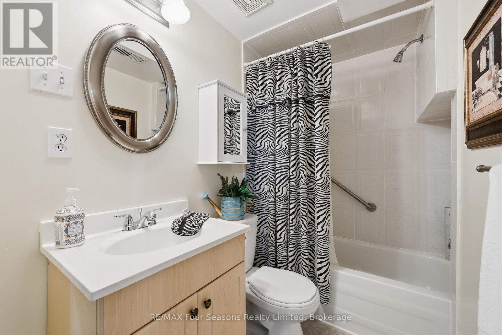 32 FAITHKNIGHT COURT - 37
