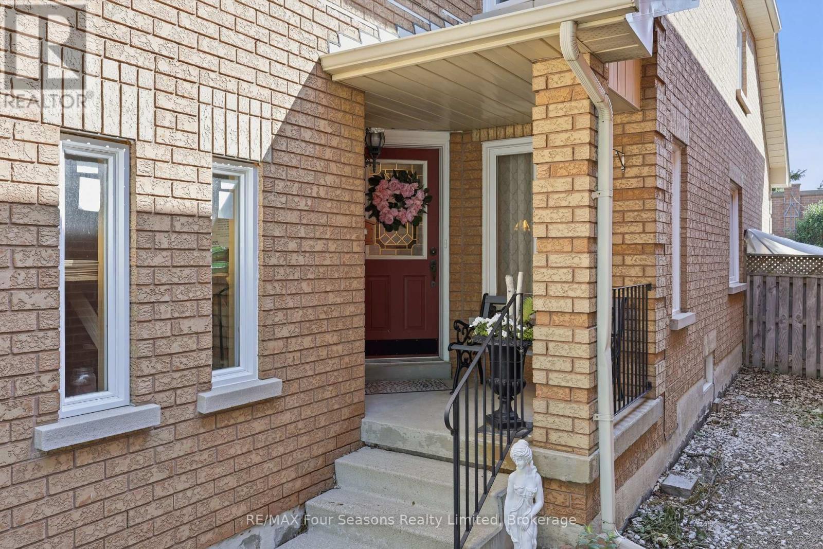 32 FAITHKNIGHT COURT - 4