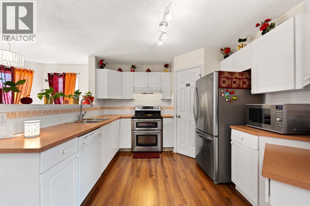 221 Tarington Close NE - 11