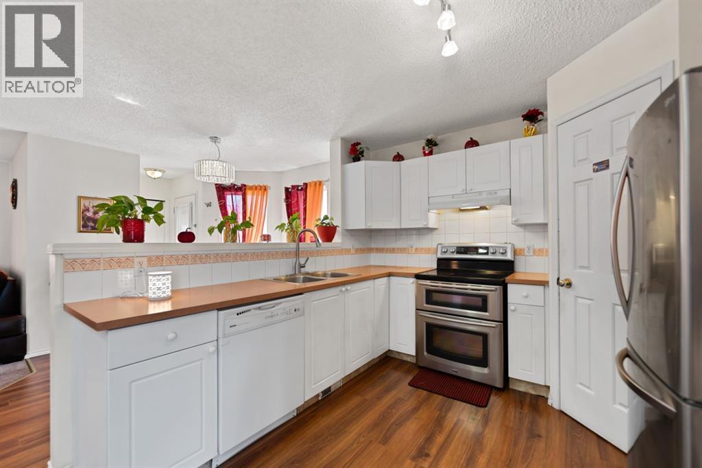 221 Tarington Close NE - 13