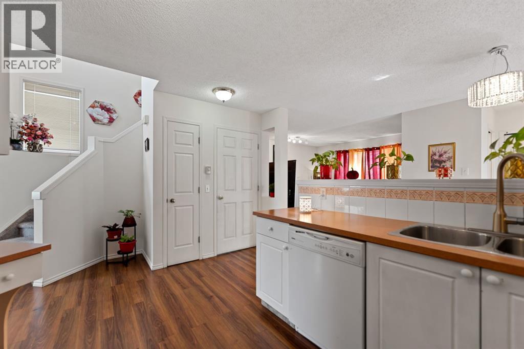 221 Tarington Close NE - 14