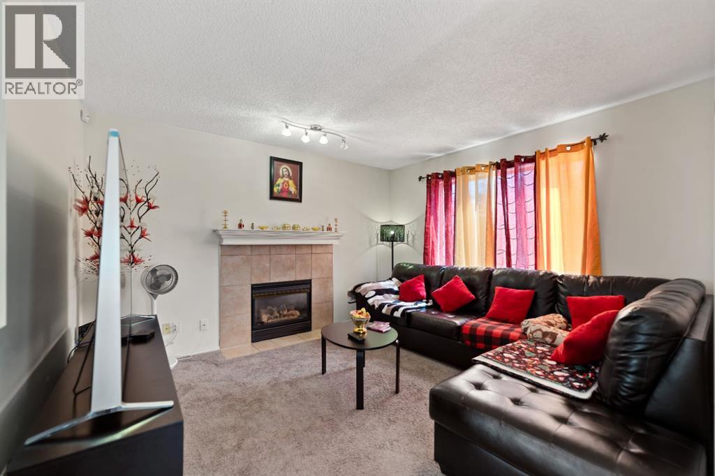 221 Tarington Close NE - 16