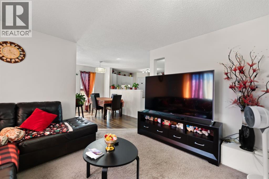 221 Tarington Close NE - 17