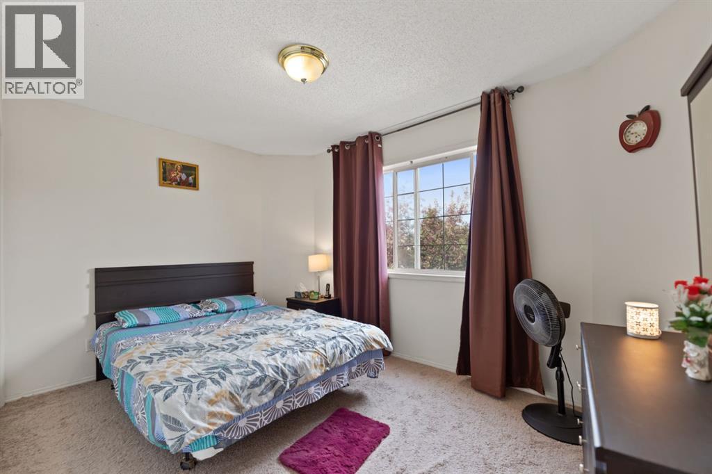 221 Tarington Close NE - 21