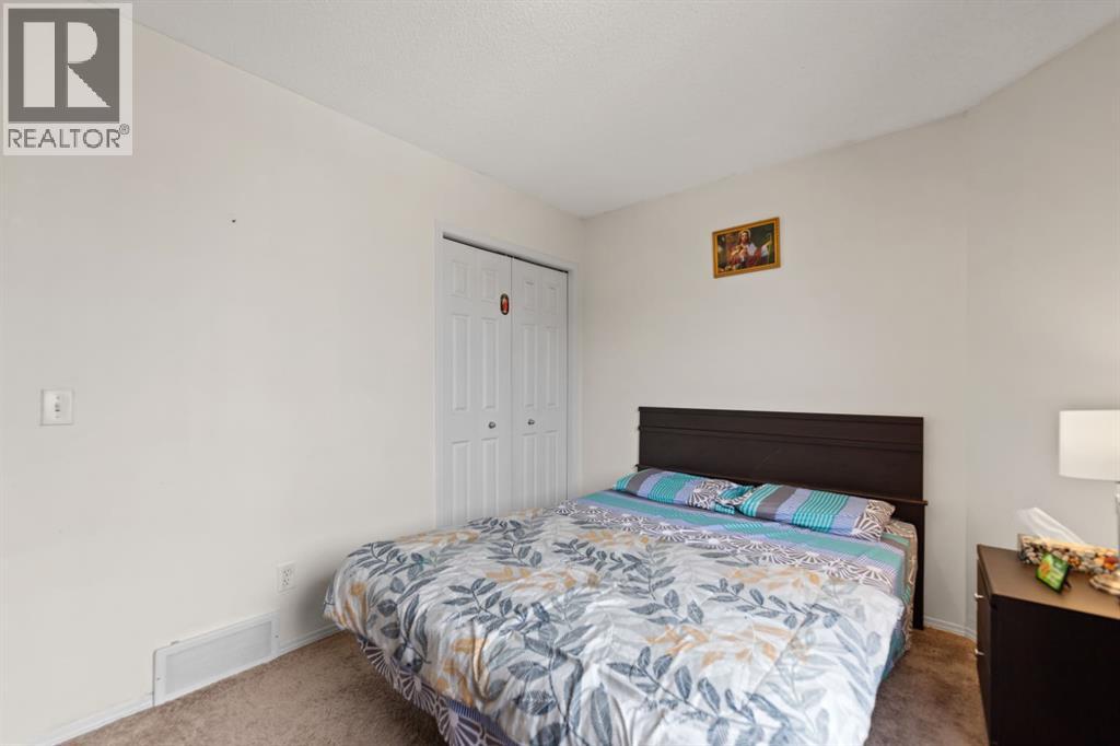 221 Tarington Close NE - 22