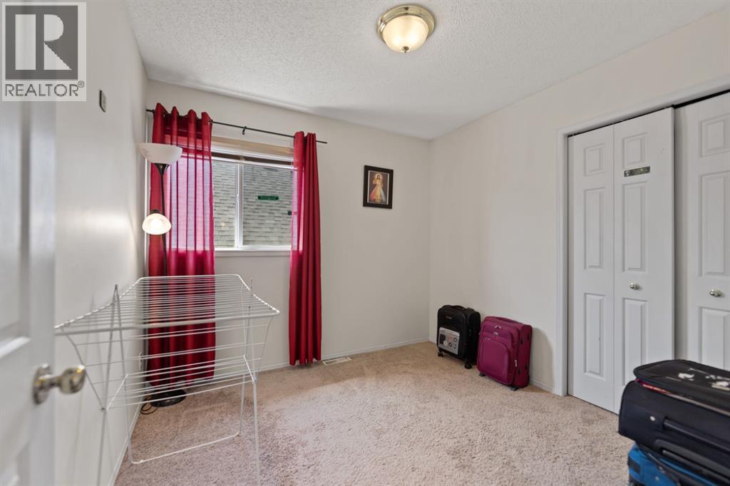 221 Tarington Close NE - 23