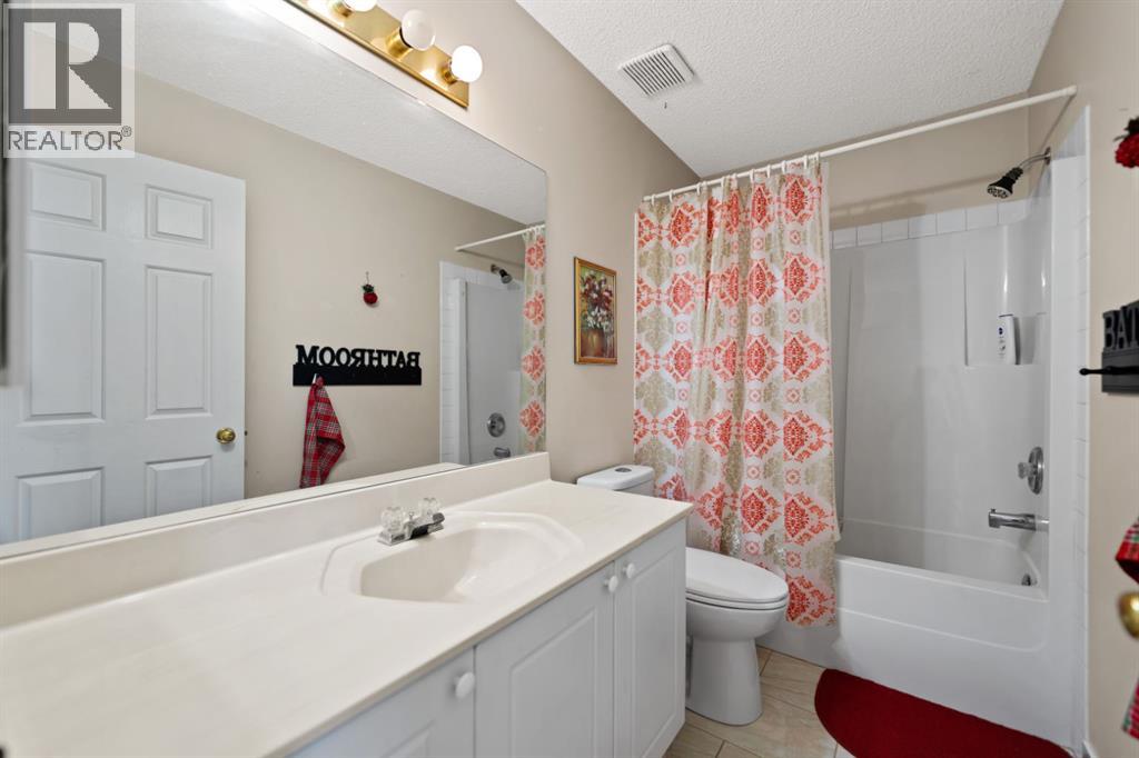 221 Tarington Close NE - 24