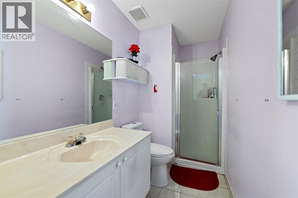221 Tarington Close NE - 27