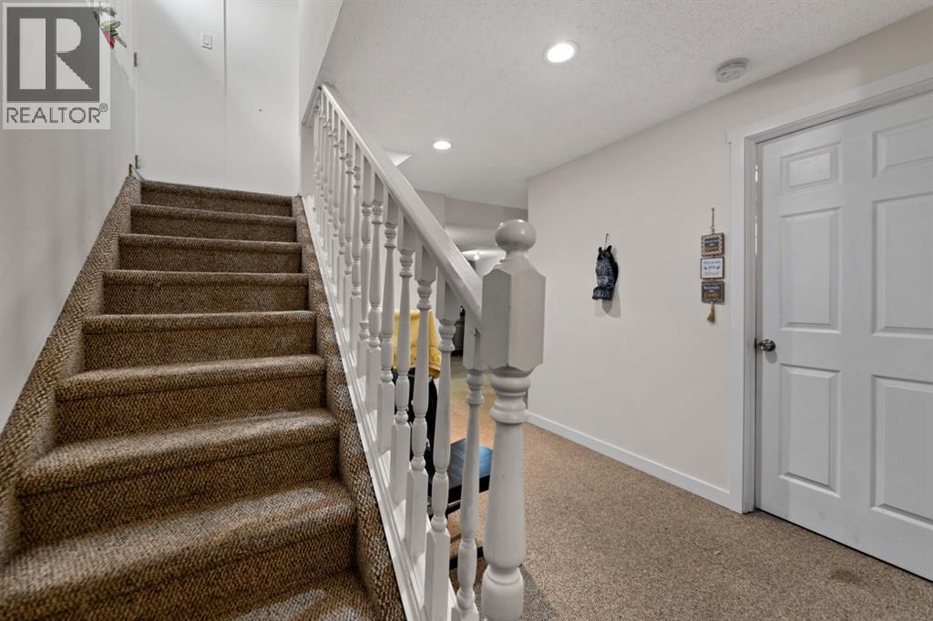 221 Tarington Close NE - 28