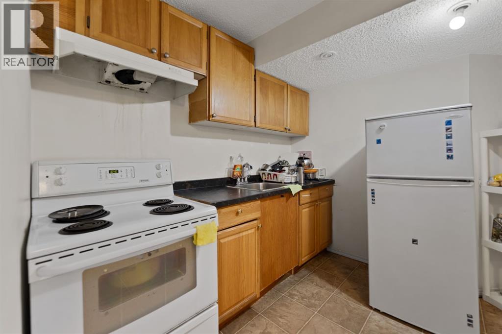 221 Tarington Close NE - 30