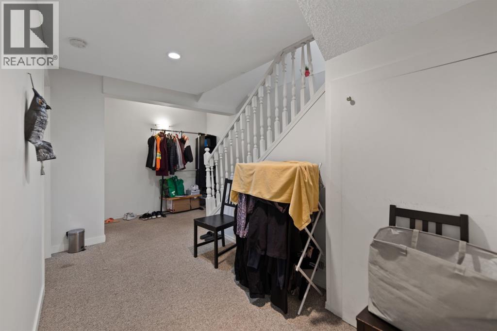 221 Tarington Close NE - 32