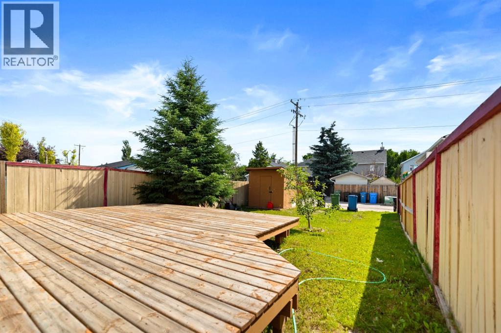 221 Tarington Close NE - 5