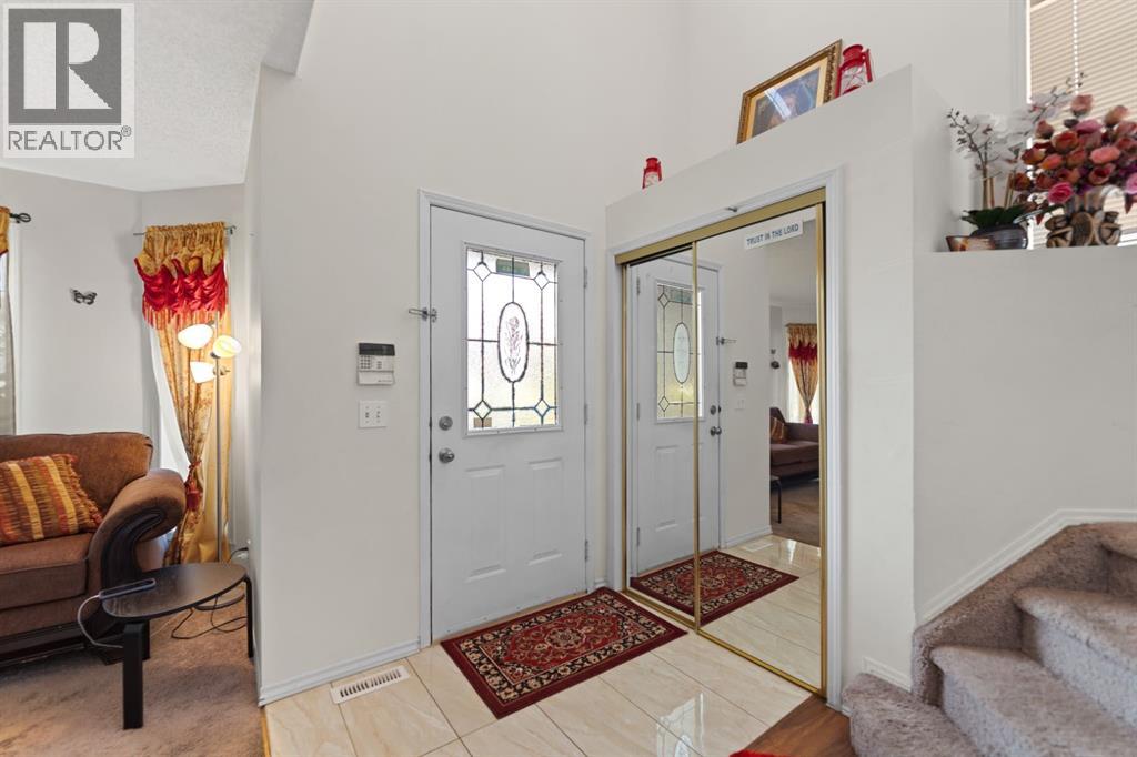 221 Tarington Close NE - 8
