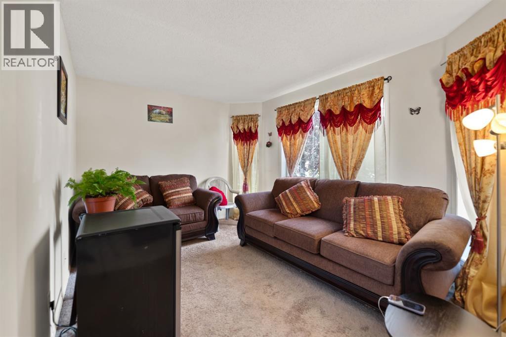 221 Tarington Close NE - 9